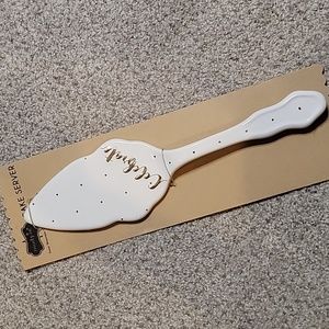 New ceramic cake server